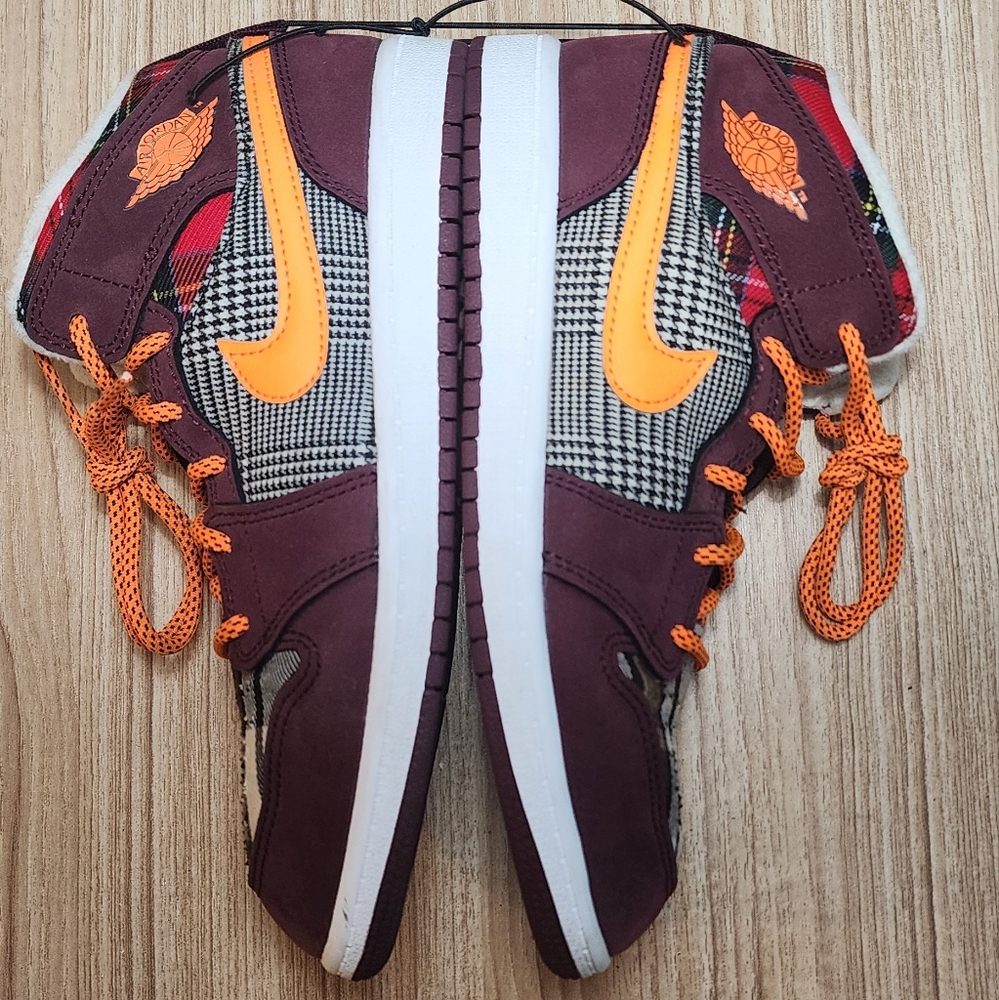 Air Jordan Grade School Retro 1 Mid SE Plaid (GS) Sneakers US 3 YOUTH 23 cm